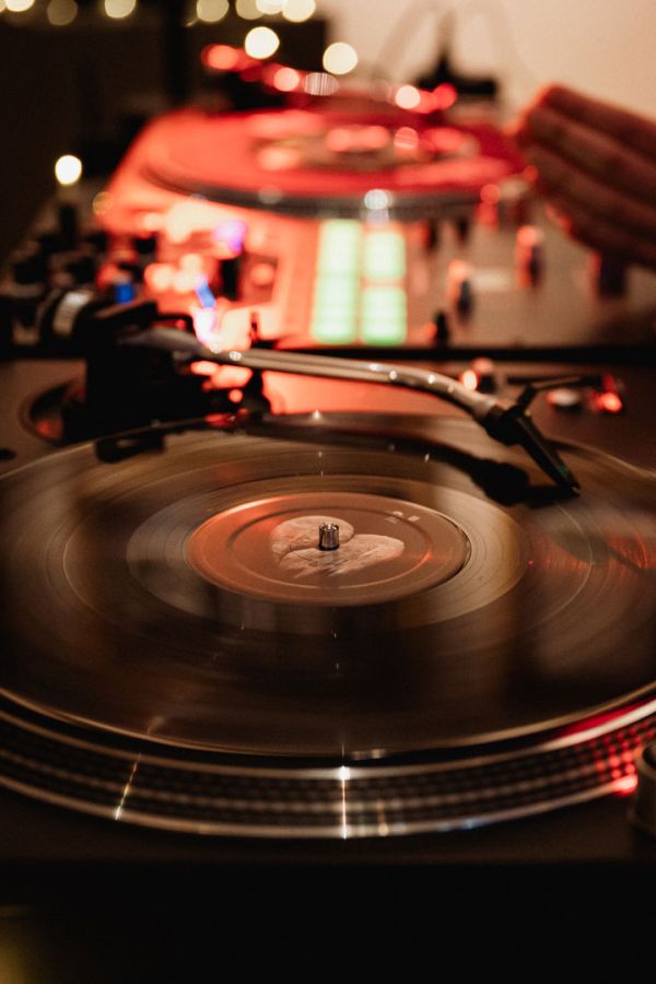 Арт-вечер «Мелодии на виниле»