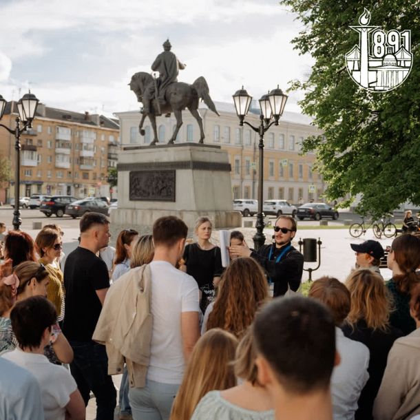 Бесплатная городская экскурсия «А из нашего окна…»